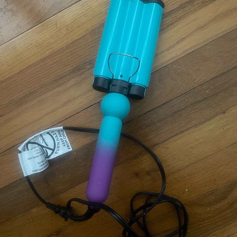 BedHead Triple Barrel Waver *Like New* - Picture 5 of 5
